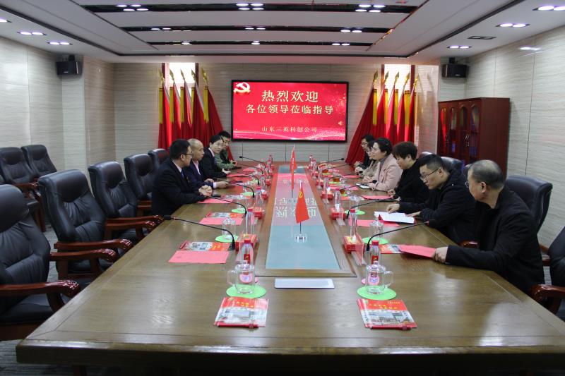 山東華瓴控股集團(tuán)走進(jìn)三英非公黨建基地參觀學(xué)習(xí)